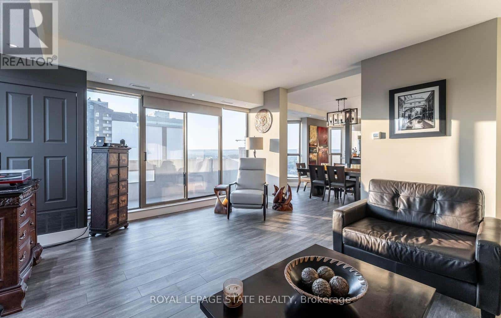 17C - 67 CAROLINE STREET S — Hamilton (Durand), Ontario - Photo 4 of 72