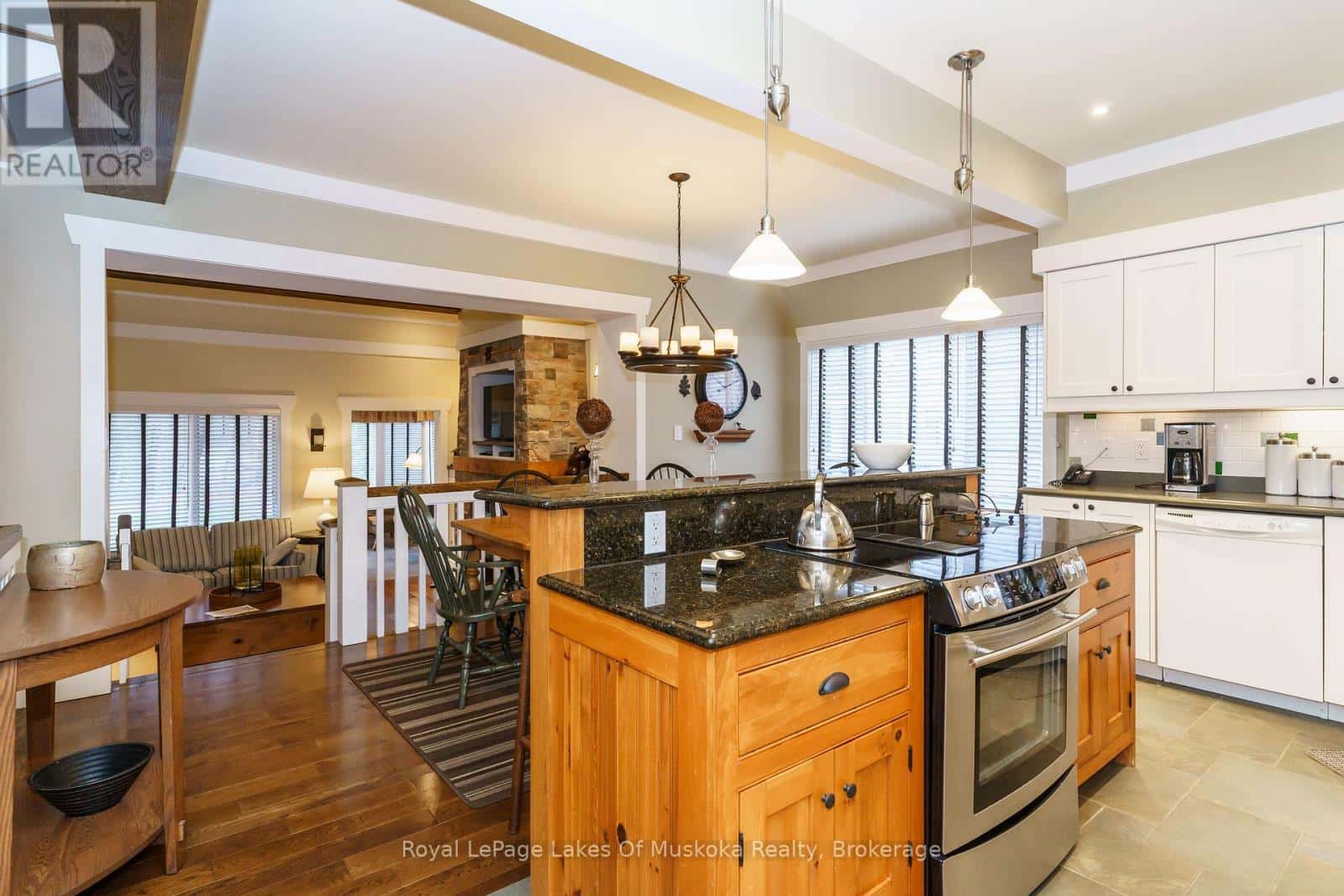 VILLA 1, WEEK 7 - 1020 BIRCH GLEN ROAD — Lake of Bays (Mclean), Ontario - Photo 4 of 35