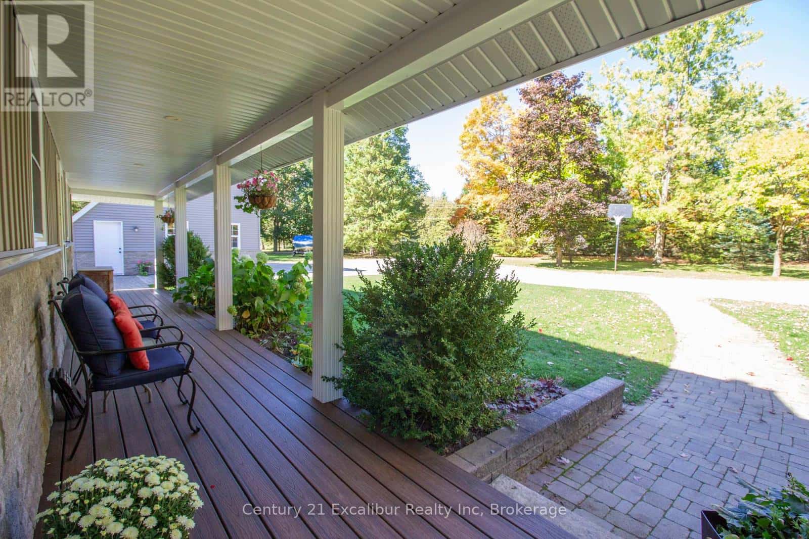 8583 SDRD 15 — Centre Wellington, Ontario - Photo 4 of 37