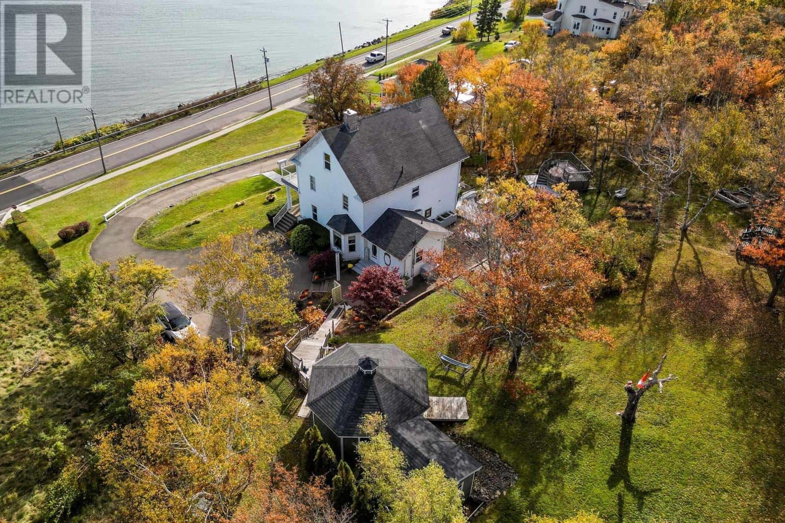 516 Purves Street — North Sydney, Nova Scotia - Photo 2 of 50