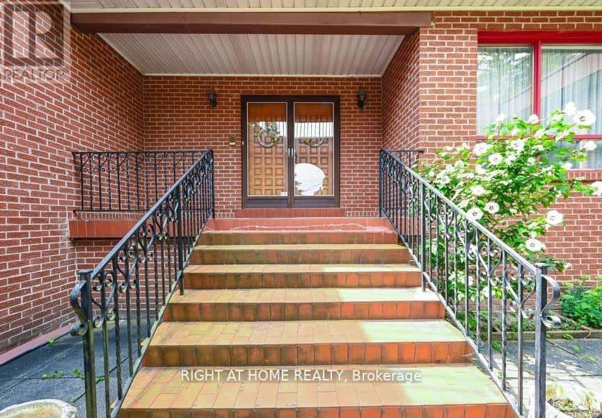 6800 SECOND LINE W — Mississauga (Meadowvale Village), Ontario - Photo 2 of 31