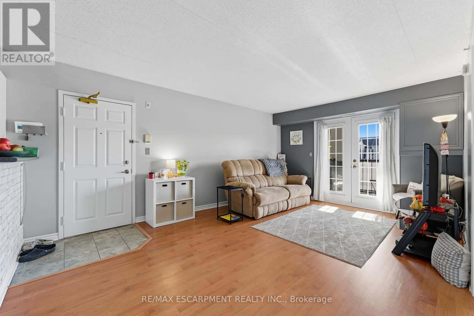 304 - 1421 WALKER'S LINE — Burlington (Tansley), Ontario - Photo 3 of 19