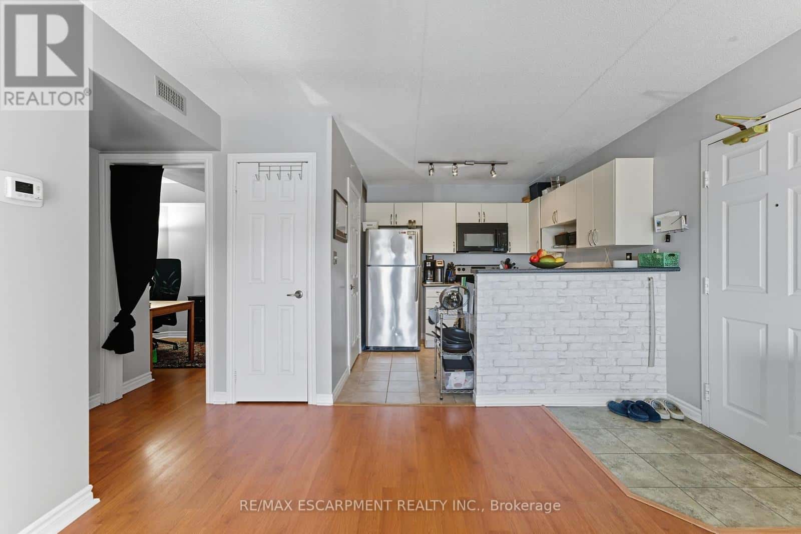 304 - 1421 WALKER'S LINE — Burlington (Tansley), Ontario - Photo 5 of 19