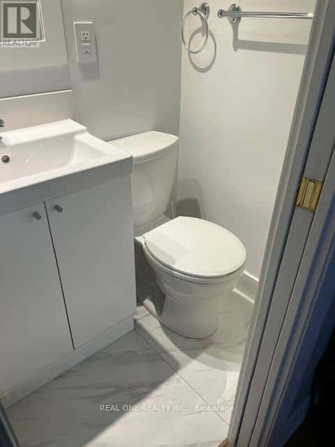 2 GRITTANI LANE — Toronto (Agincourt South-Malvern West), Ontario - Photo 5 of 7