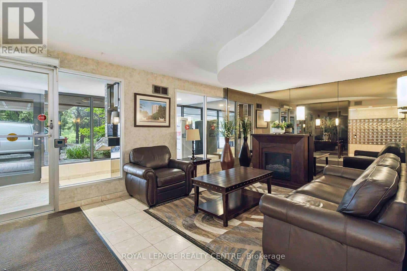 1808 - 3100 KIRWIN AVENUE — Mississauga (Cooksville), Ontario - Photo 3 of 43