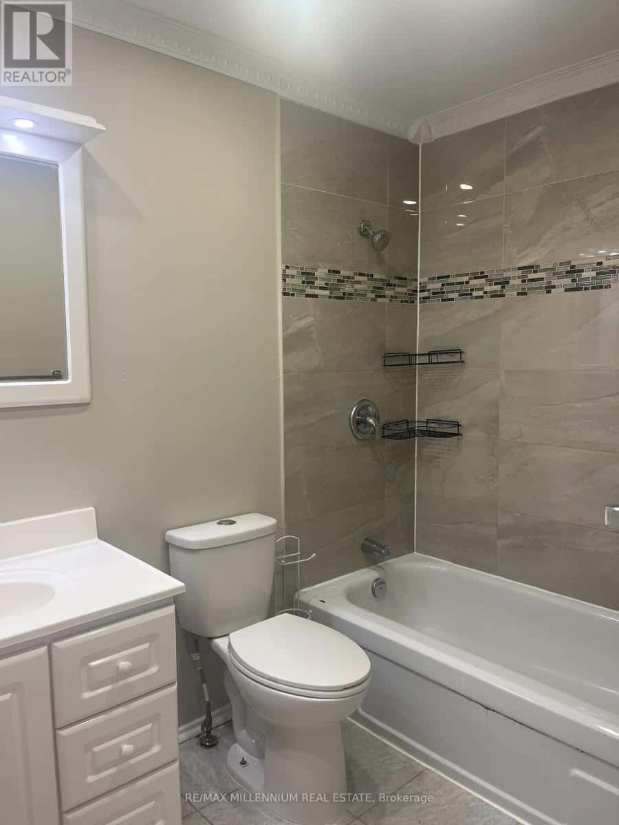 18 JUNEWOOD CRESCENT — Brampton (Northgate), Ontario - Photo 2 of 16