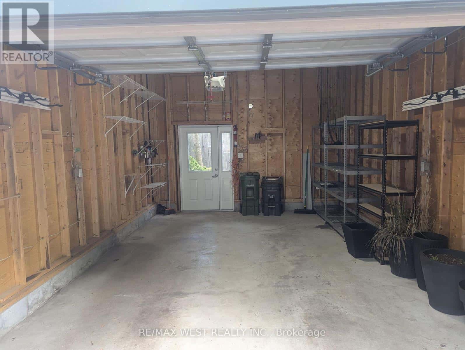 Toronto (Roncesvalles), Ontario — Toronto (Roncesvalles), Ontario - Photo 3 of 8