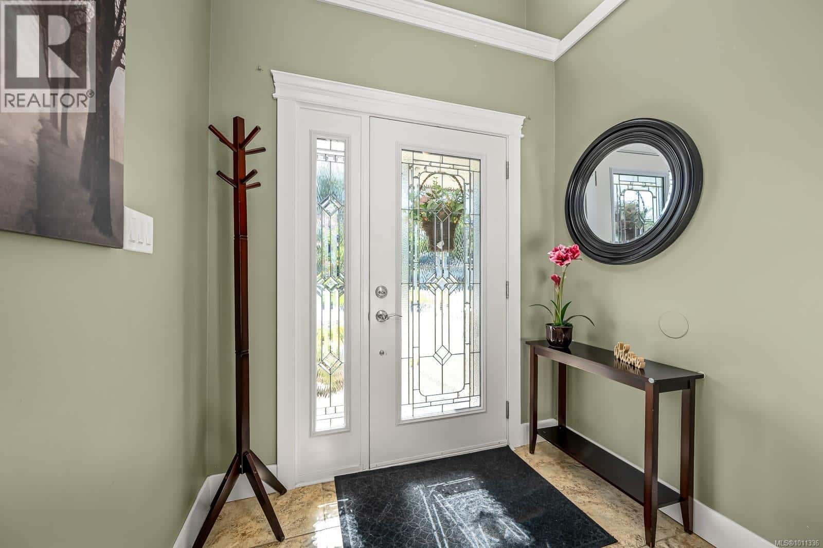 726 Cameleon Dr — Campbell River, British Columbia - Photo 4 of 52