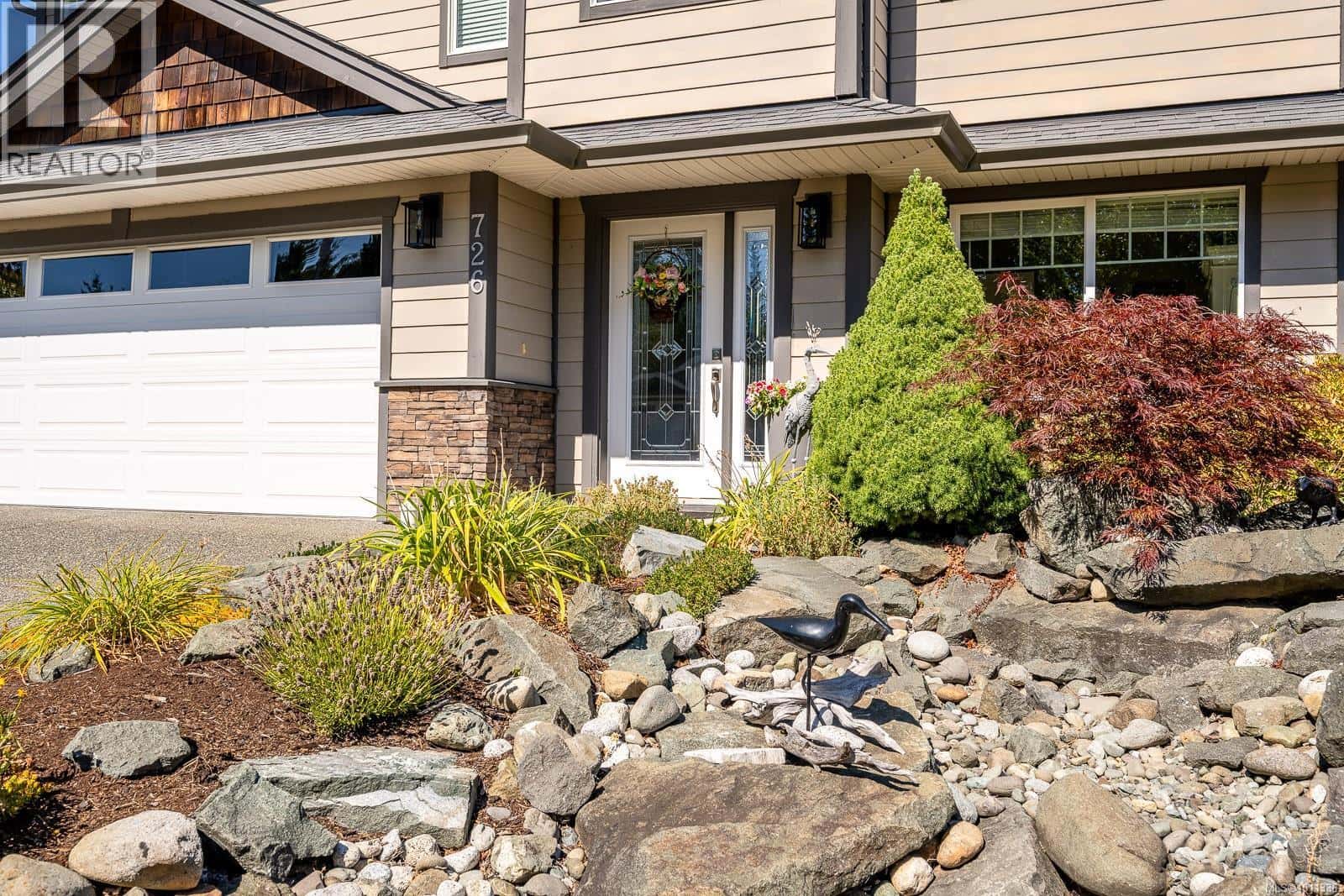 726 Cameleon Dr — Campbell River, British Columbia - Photo 3 of 52