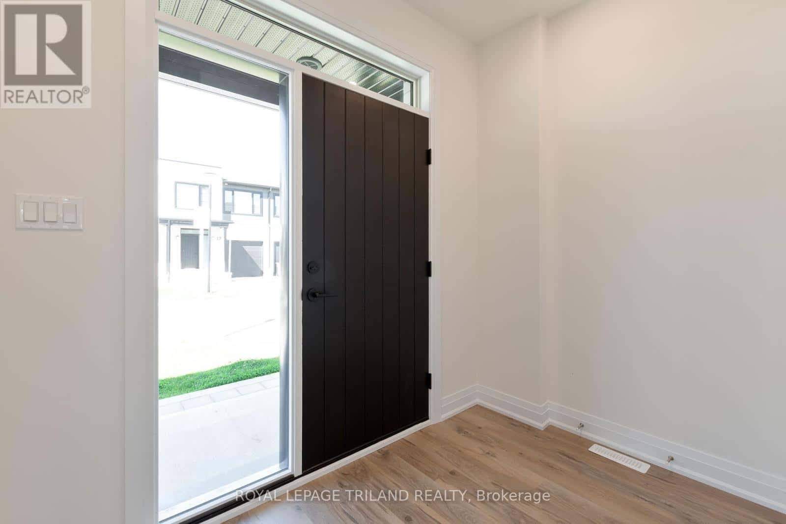 20 - 101 SWALES AVENUE — Strathroy-Caradoc (SW), Ontario - Photo 4 of 39