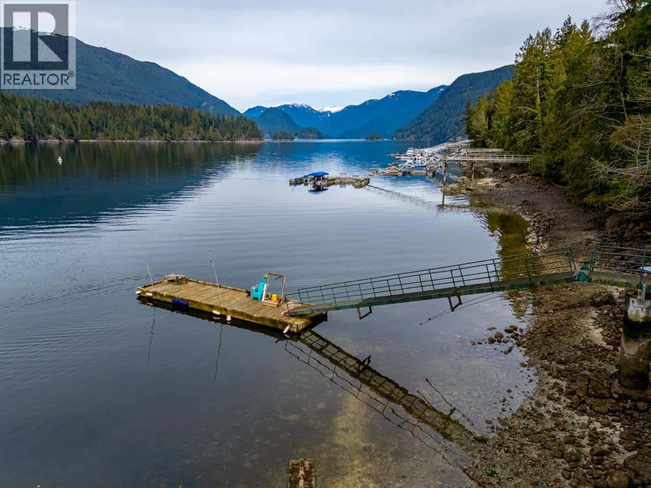 3944 MARINE AVENUE — Belcarra, British Columbia - Photo 4 of 40