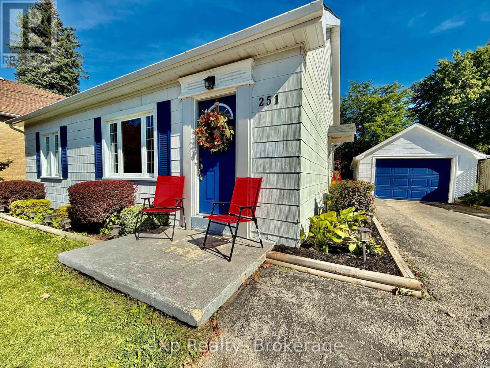 251 11TH AVENUE — Hanover, Ontario - Photo 2 of 21