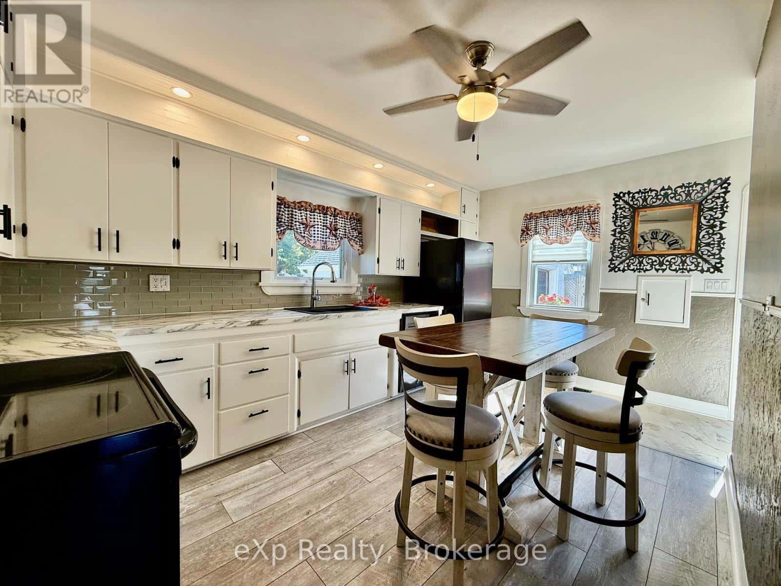 251 11TH AVENUE — Hanover, Ontario - Photo 5 of 21