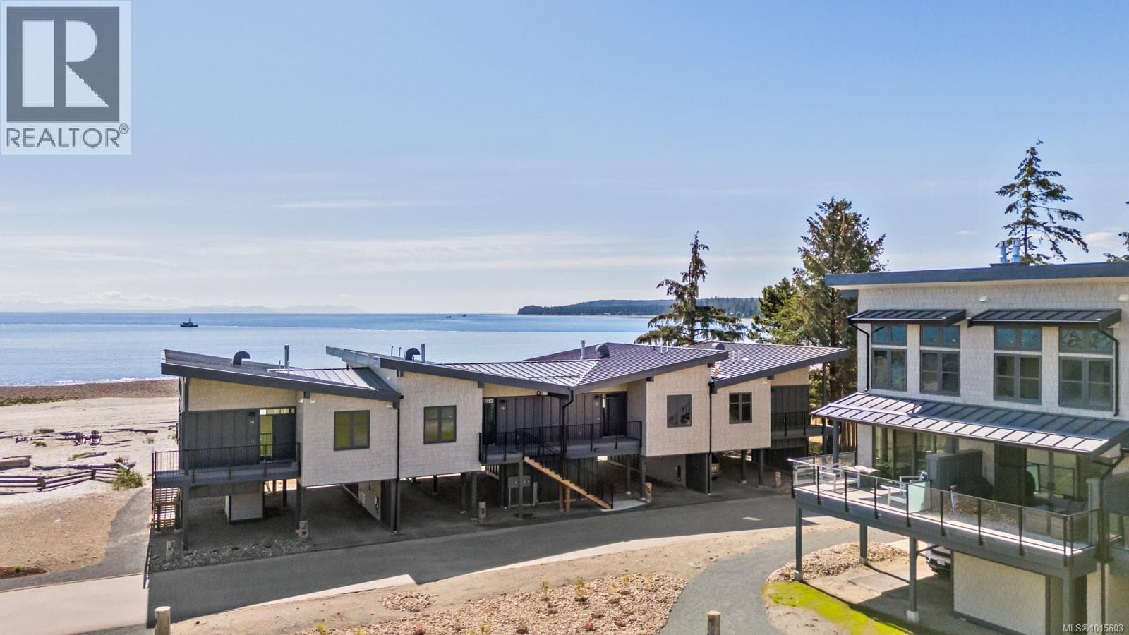 22 9022 Clarkson Ave — Black Creek, British Columbia - Main photo