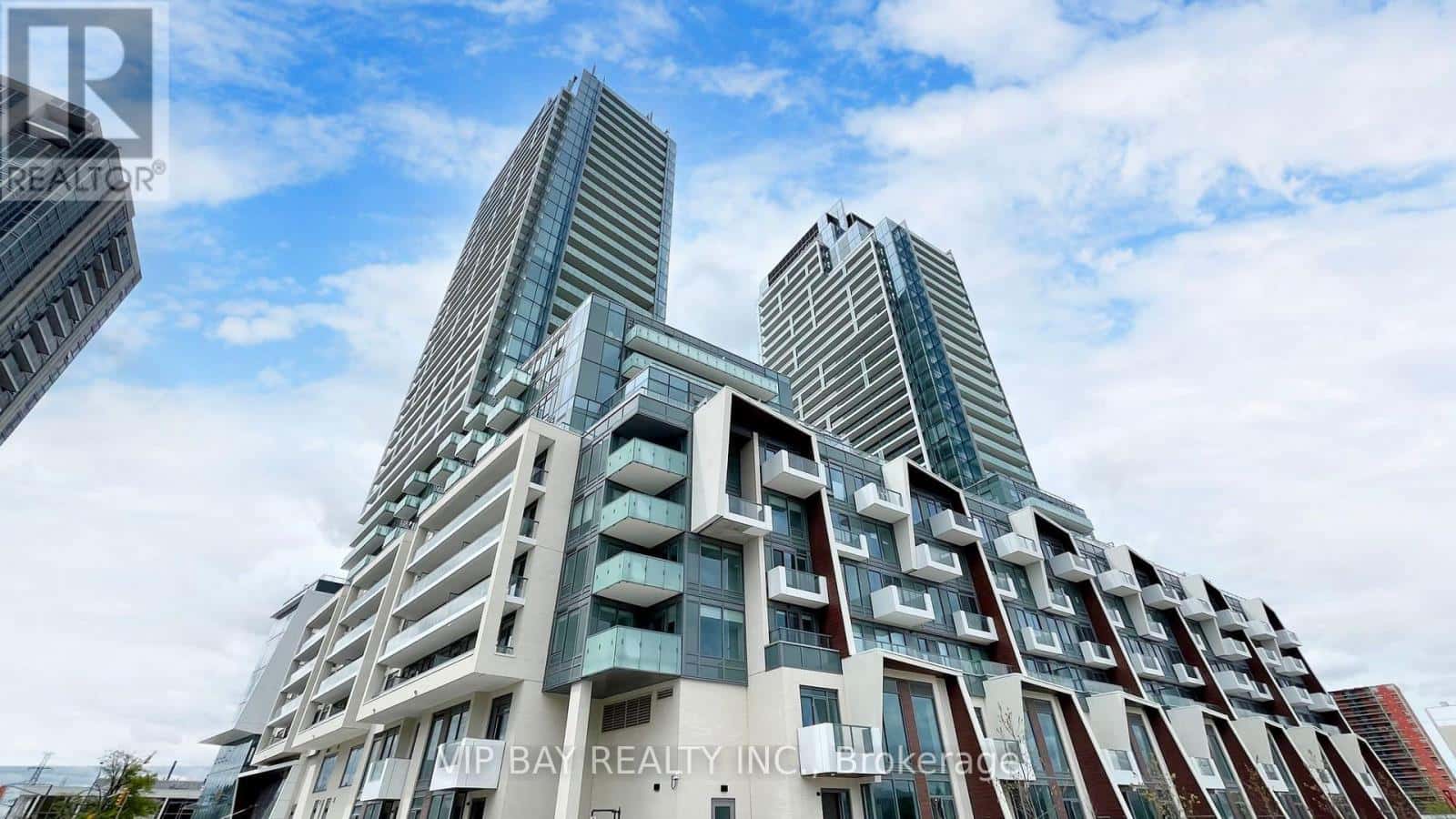 N438 - 7 GOLDEN LION HEIGHTS — Toronto (Newtonbrook East), Ontario - Photo 2 of 49