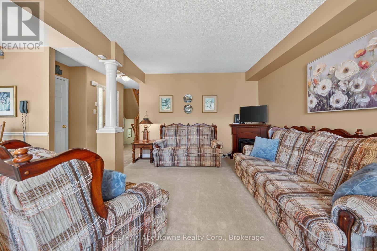 31 ELDERBERRY AVENUE — Grimsby (Grimsby West), Ontario - Photo 4 of 48