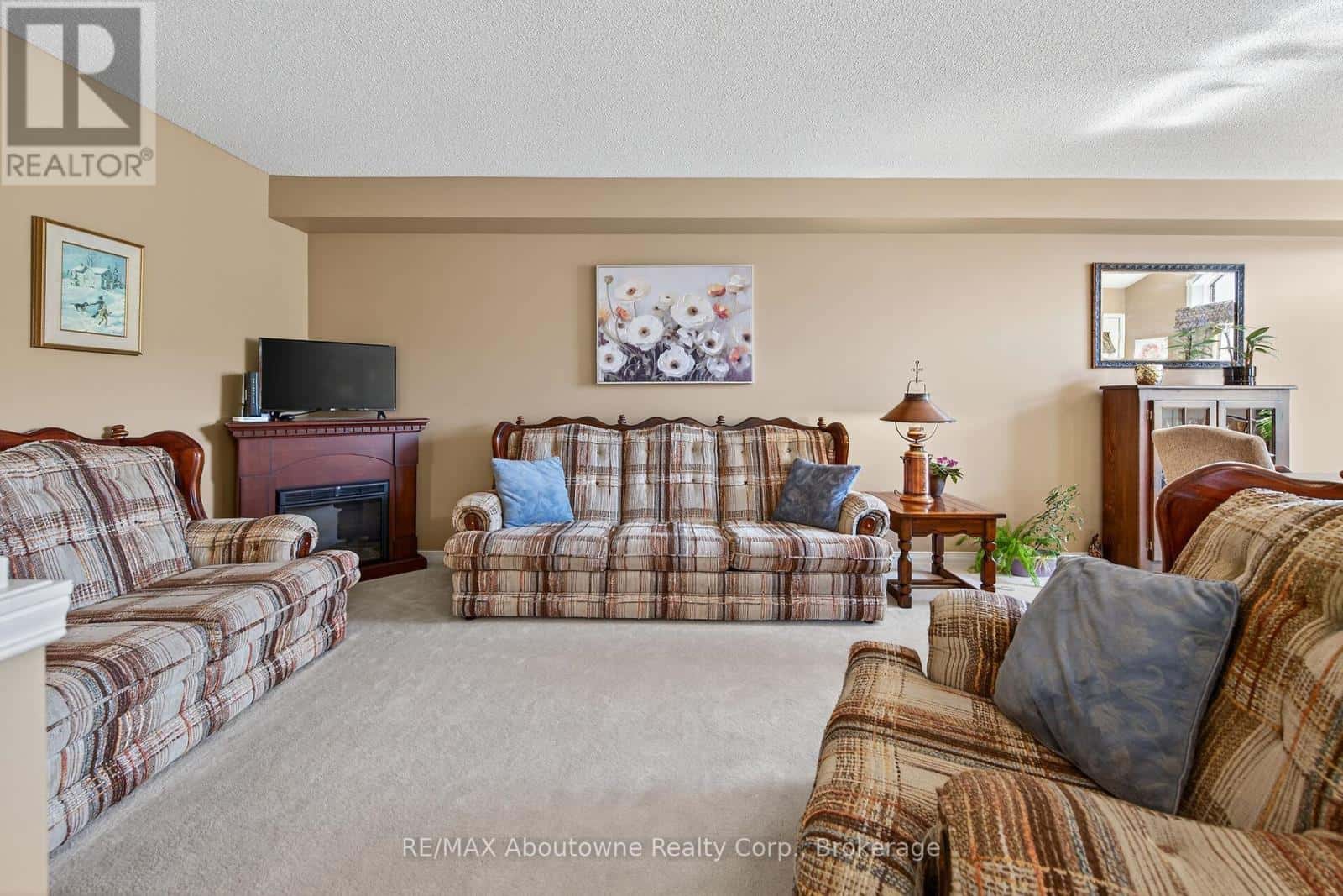 31 ELDERBERRY AVENUE — Grimsby (Grimsby West), Ontario - Photo 5 of 48