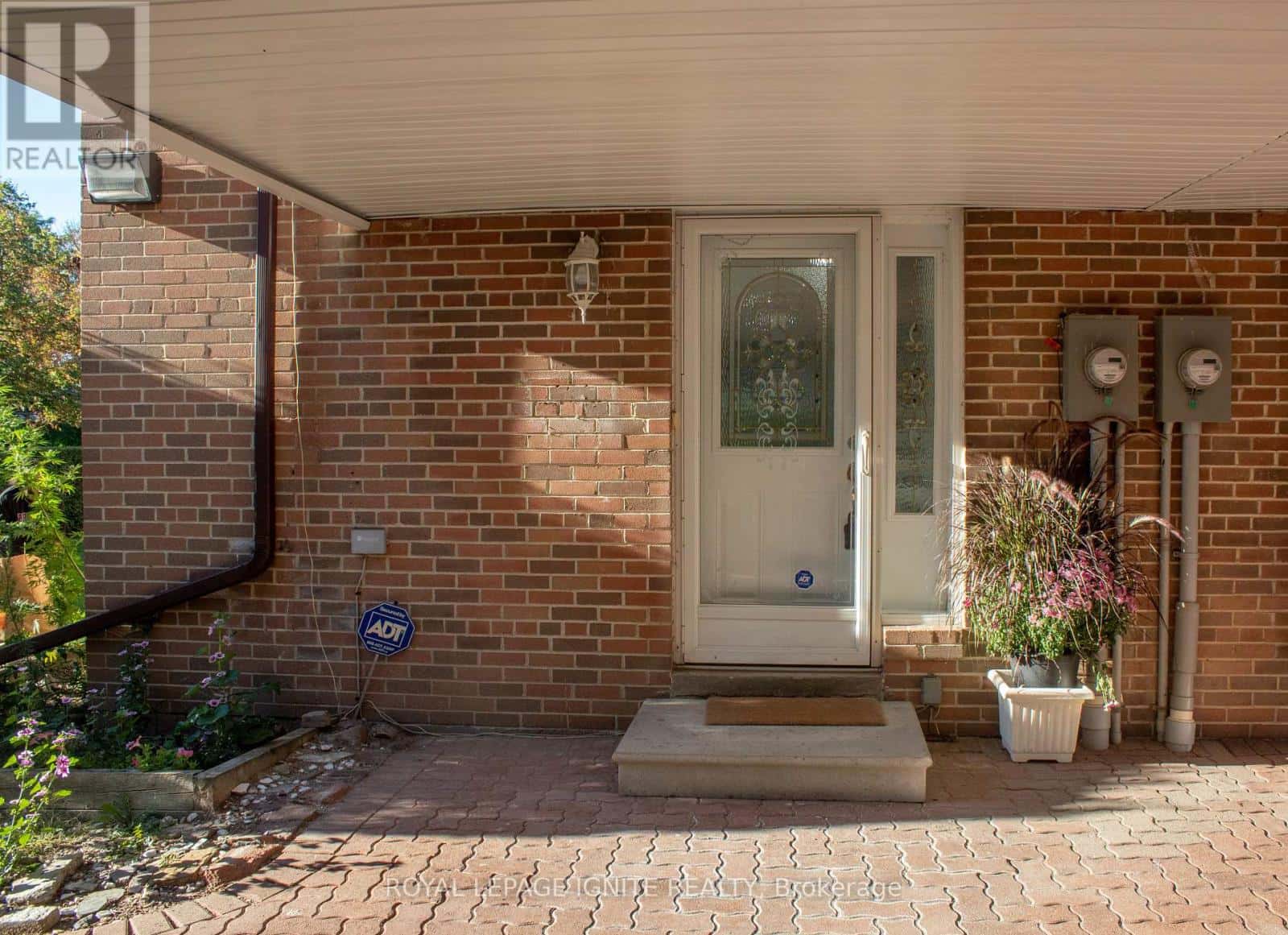 32 - 23 TEALHAM DRIVE — Toronto (West Humber-Clairville), Ontario - Photo 2 of 24