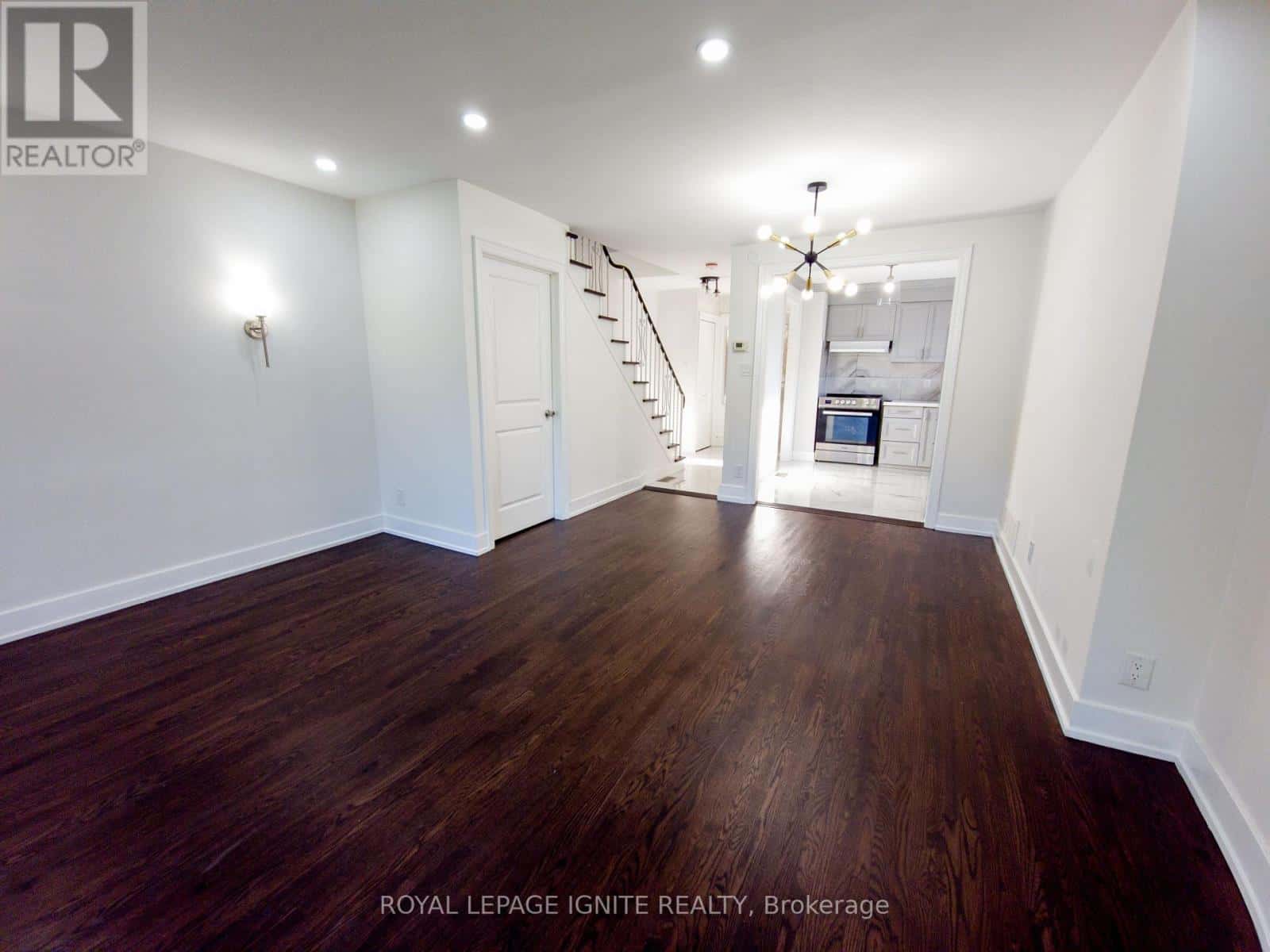 32 - 23 TEALHAM DRIVE — Toronto (West Humber-Clairville), Ontario - Photo 4 of 24