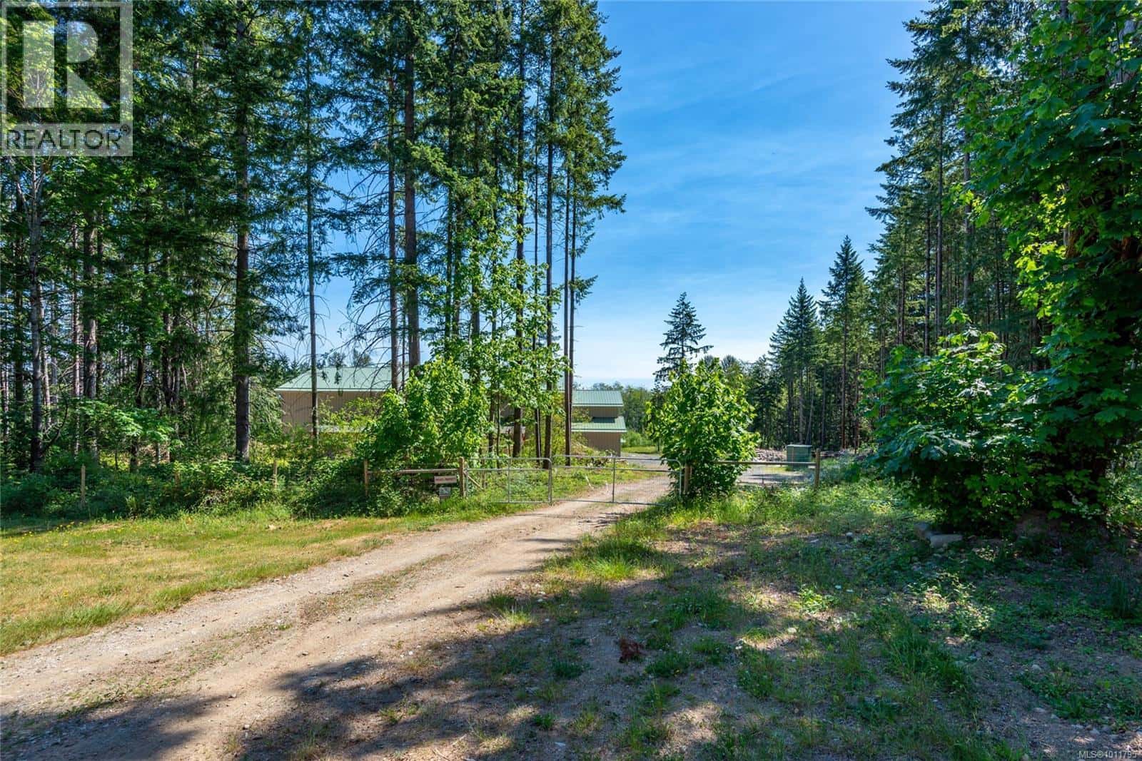 8598 Island Hwy N — Black Creek, British Columbia - Photo 2 of 65
