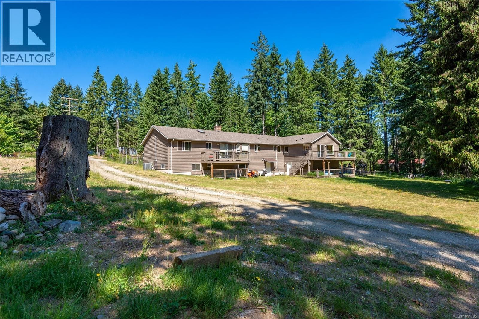 8598 Island Hwy N — Black Creek, British Columbia - Main photo