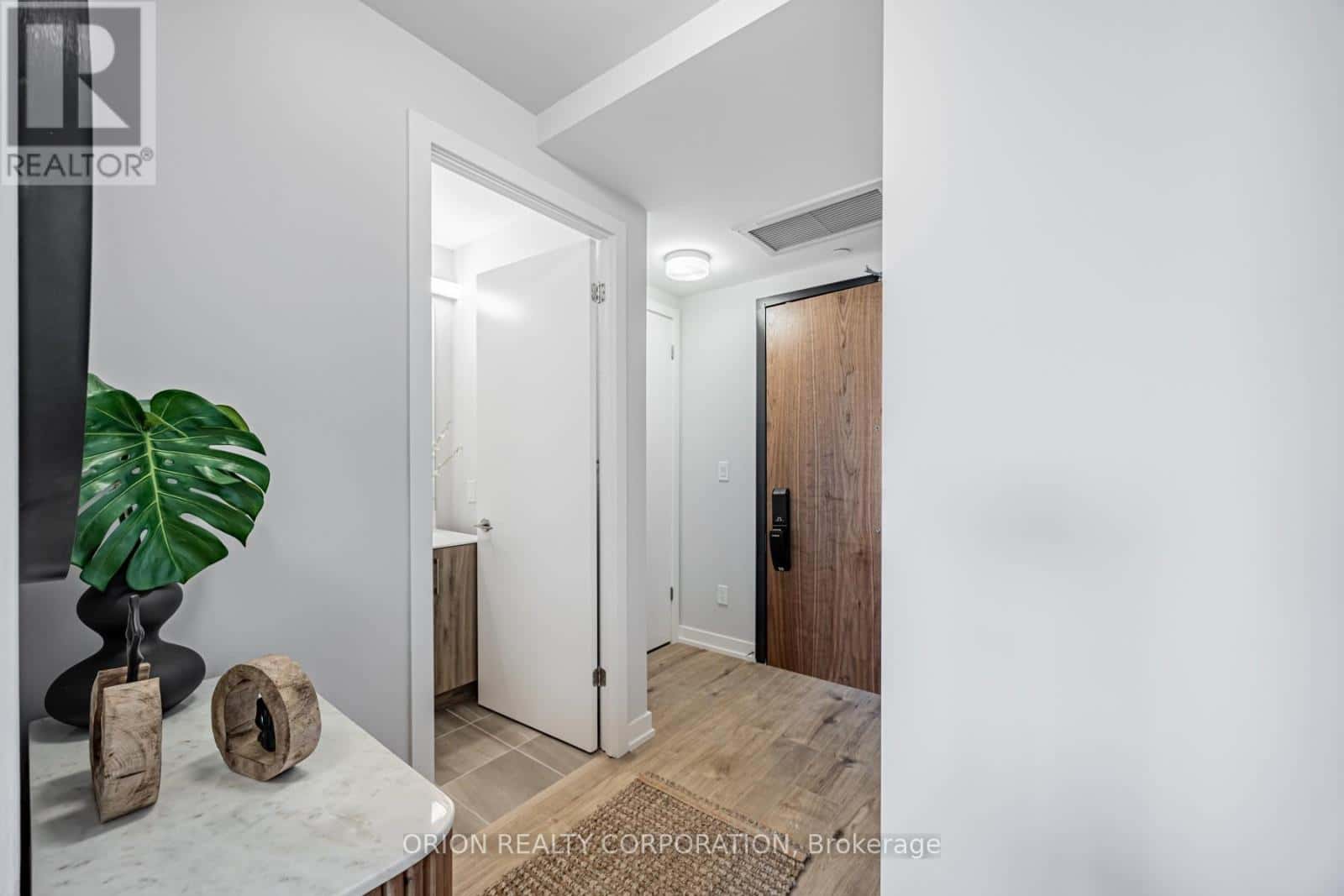 Whitby (Downtown Whitby), Ontario — Whitby (Downtown Whitby), Ontario - Photo 3 of 35