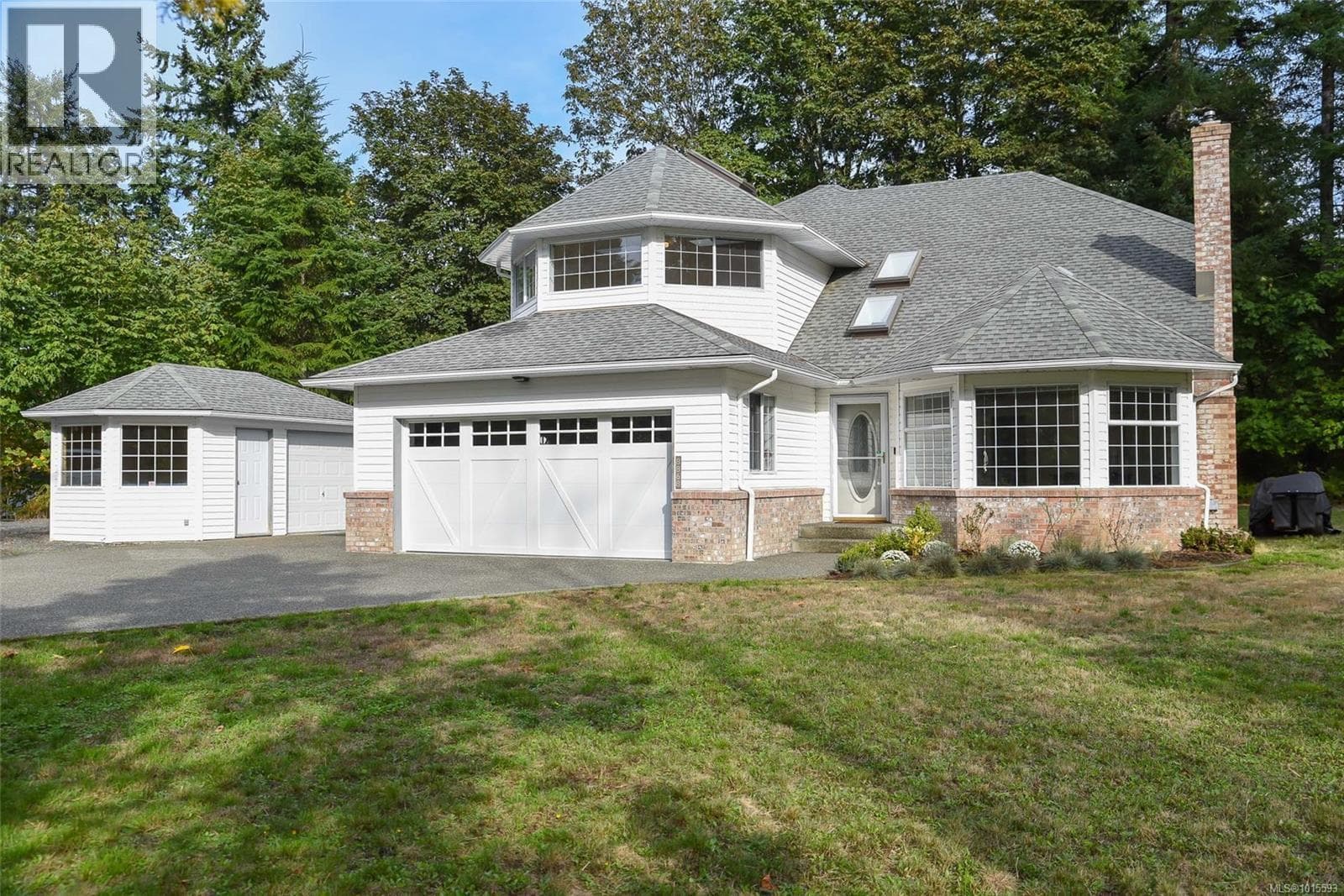 8868 Erickson Pl — Black Creek, British Columbia - Main photo