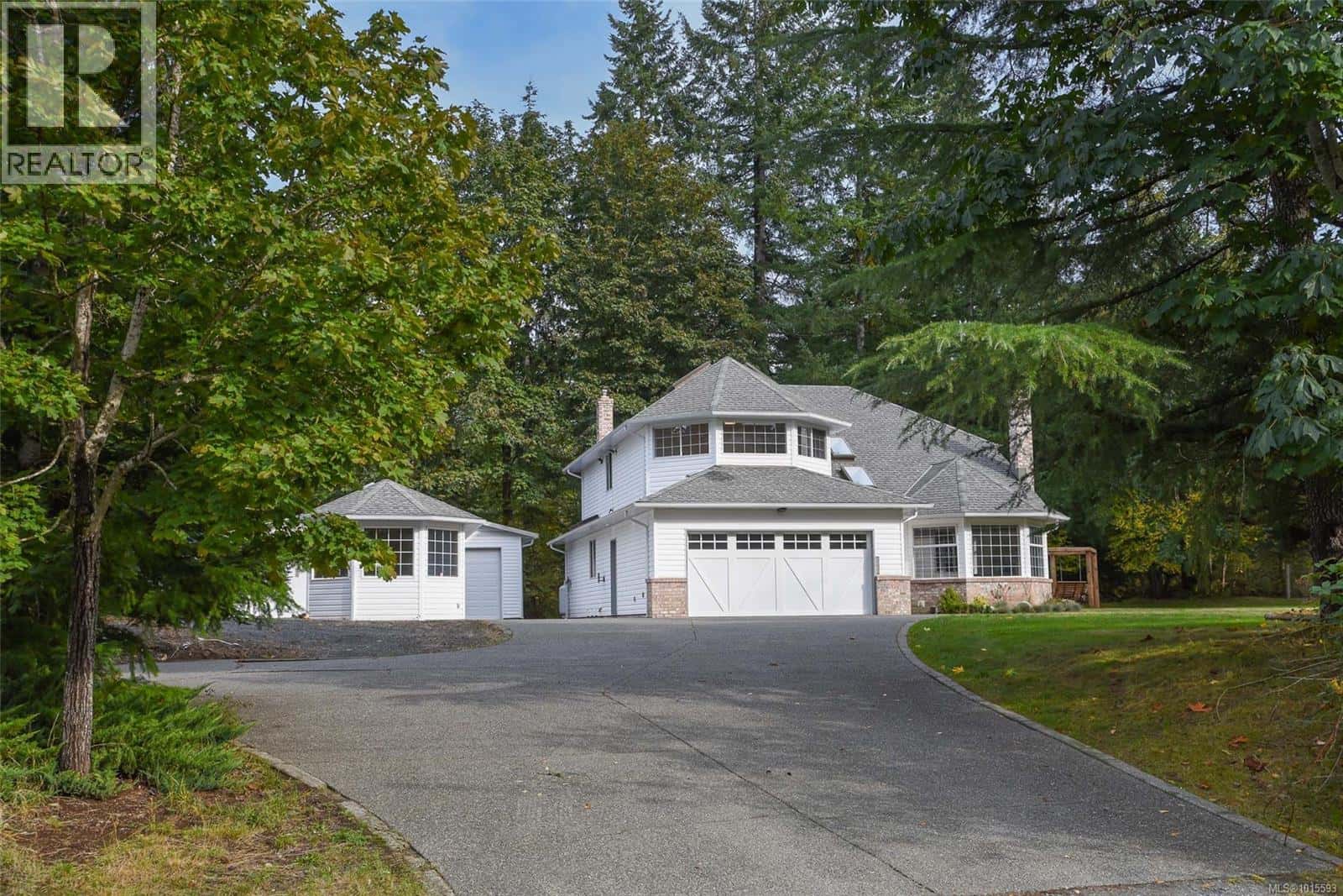 8868 Erickson Pl — Black Creek, British Columbia - Photo 2 of 51