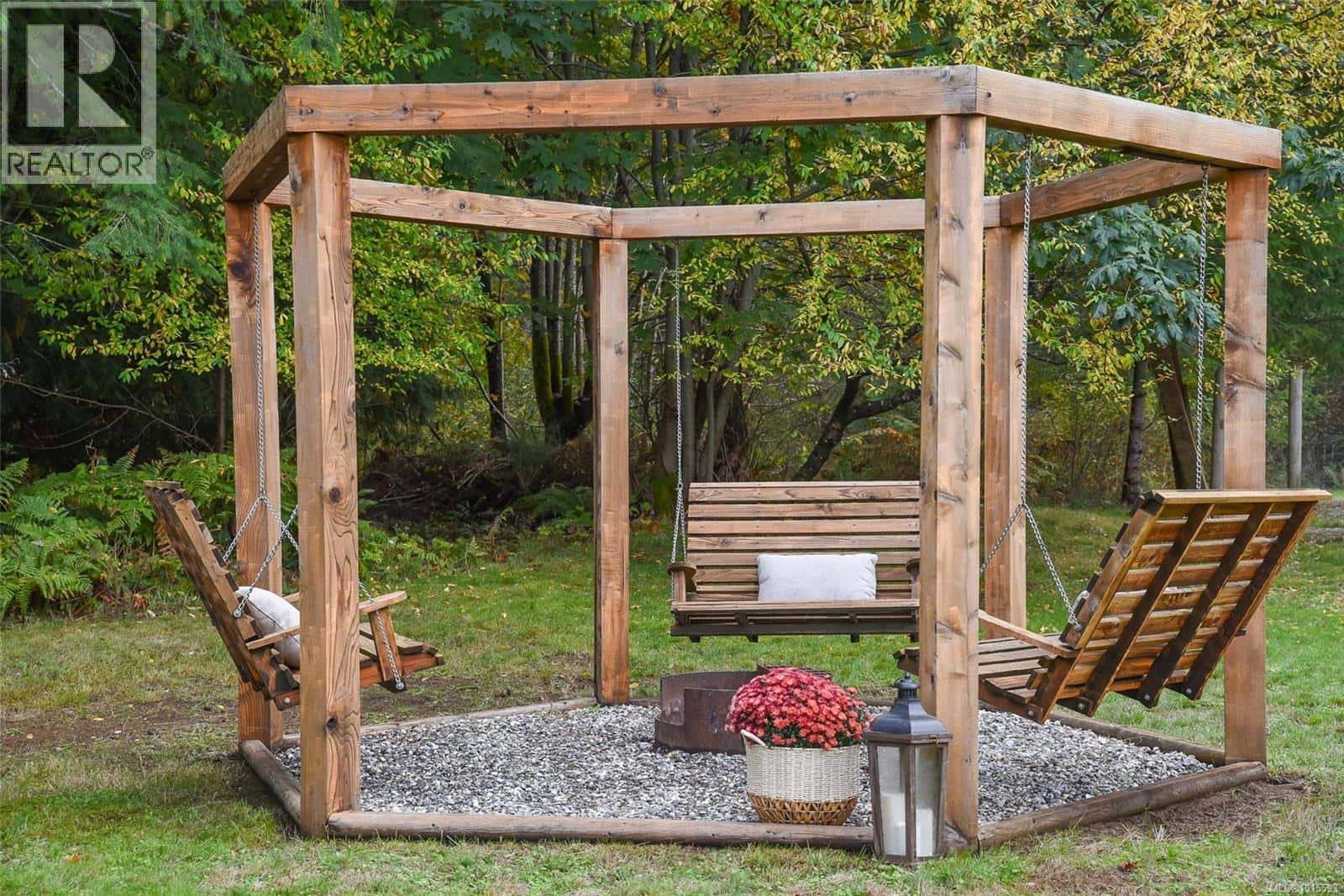 8868 Erickson Pl — Black Creek, British Columbia - Photo 3 of 51