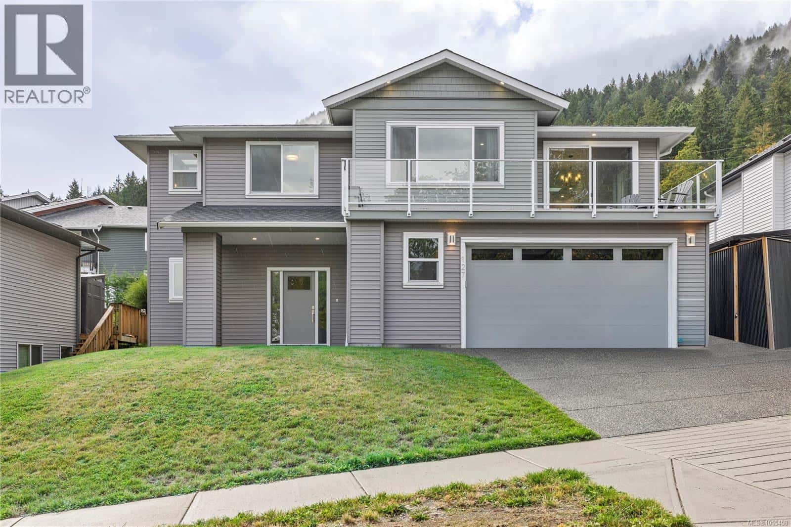 127 Ray Knight Dr — Ladysmith, British Columbia - Photo 2 of 41