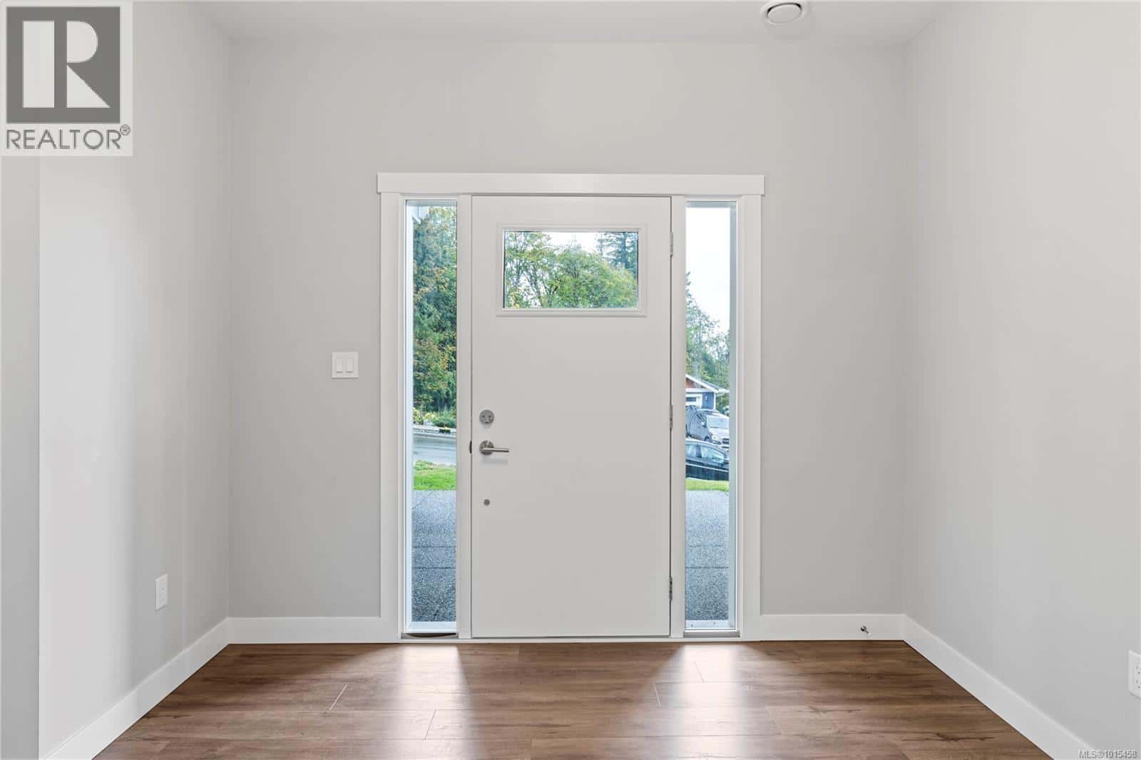 127 Ray Knight Dr — Ladysmith, British Columbia - Photo 4 of 41