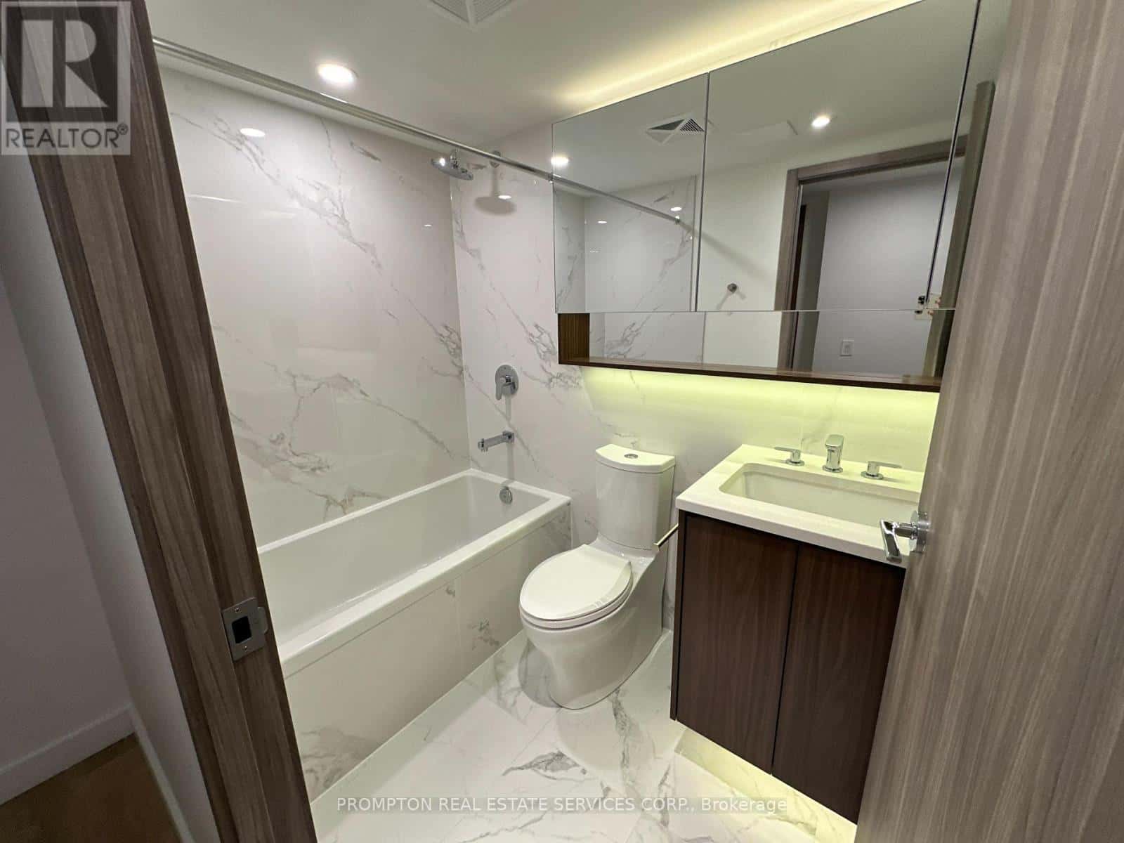 607 - 38 WIDMER STREET — Toronto (Waterfront Communities), Ontario - Photo 5 of 11