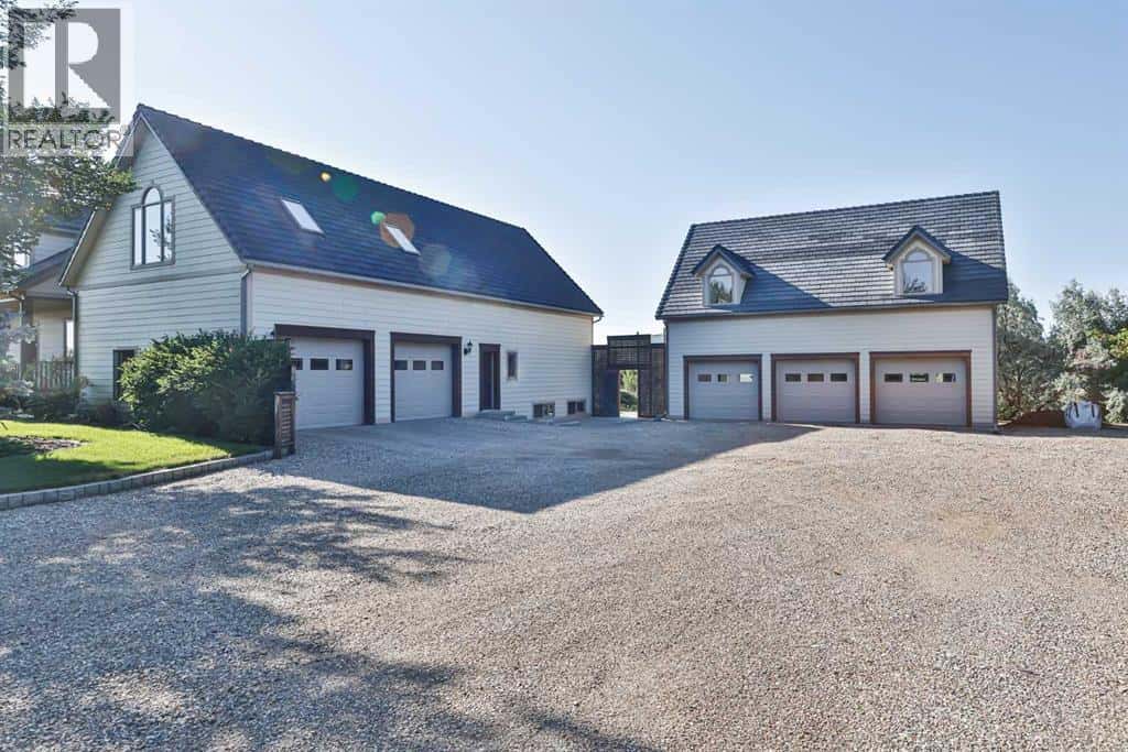 100007 Range Road 220 — Diamond City, Alberta - Photo 4 of 51