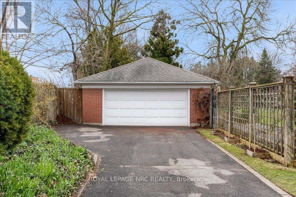 15 TRAFALGAR STREET — St. Catharines (Downtown), Ontario - Photo 4 of 50