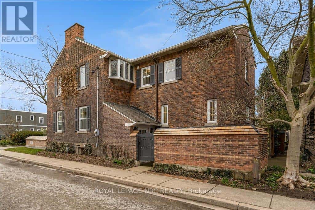 15 TRAFALGAR STREET — St. Catharines (Downtown), Ontario - Photo 5 of 50