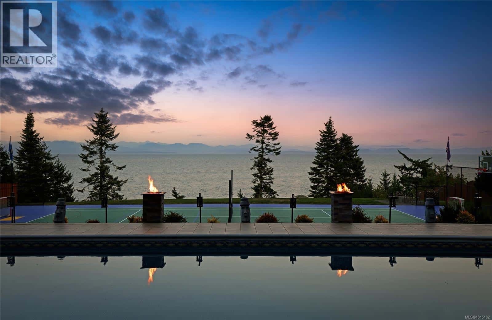 6480 Eagles Dr — Courtenay, British Columbia - Photo 2 of 51