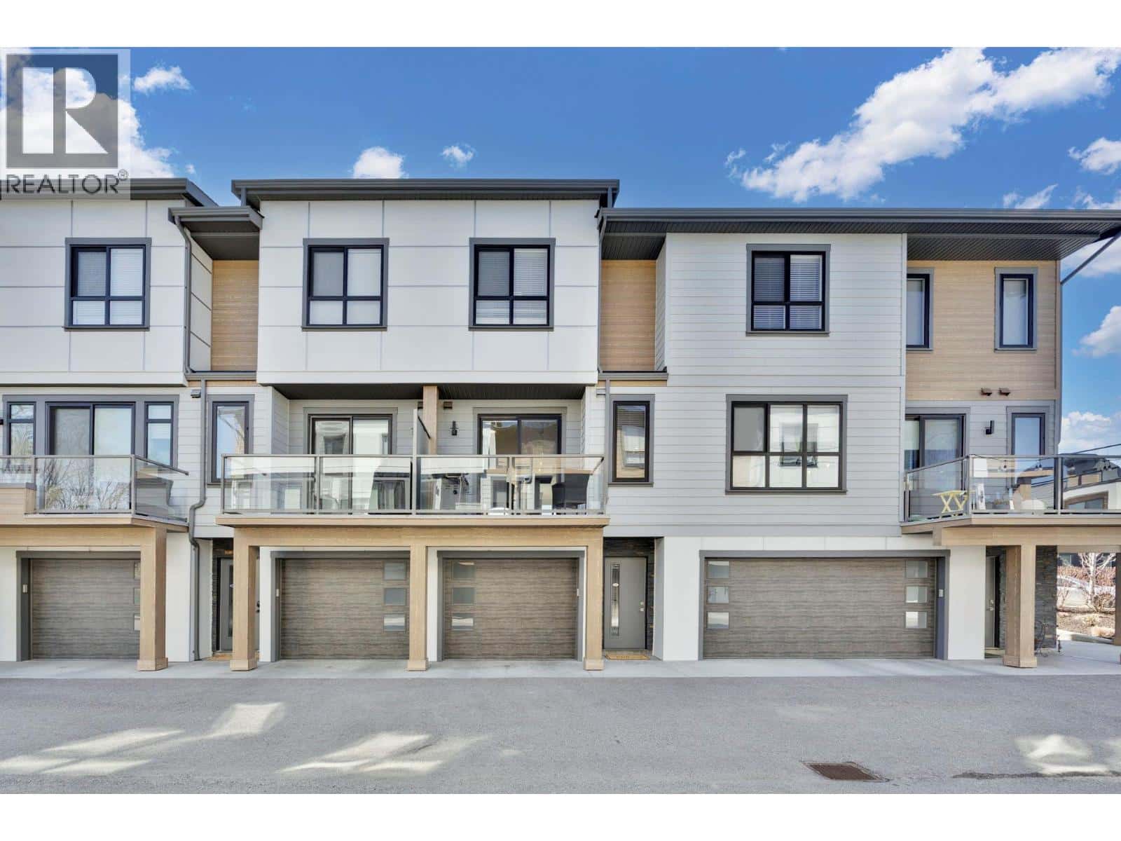 11581 Rogers Road Unit# 403 — Lake Country, British Columbia - Photo 3 of 34