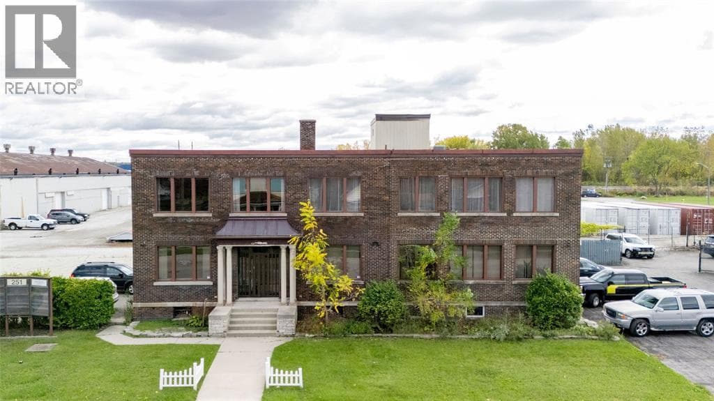 251 CAMPBELL STREET Unit# 7 - Main photo, Sarnia, Ontario