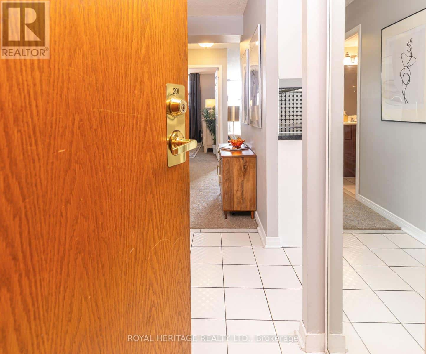 201 - 80 ATHOL STREET — Oshawa (Central), Ontario - Photo 2 of 47