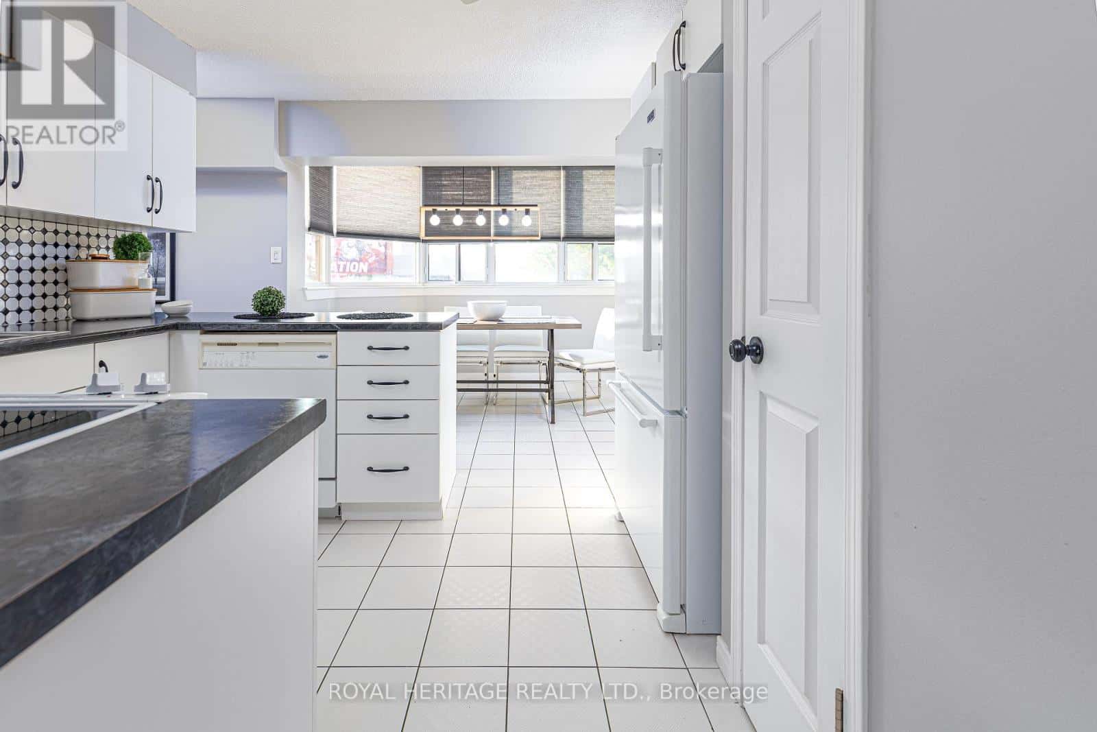 201 - 80 ATHOL STREET — Oshawa (Central), Ontario - Photo 4 of 47