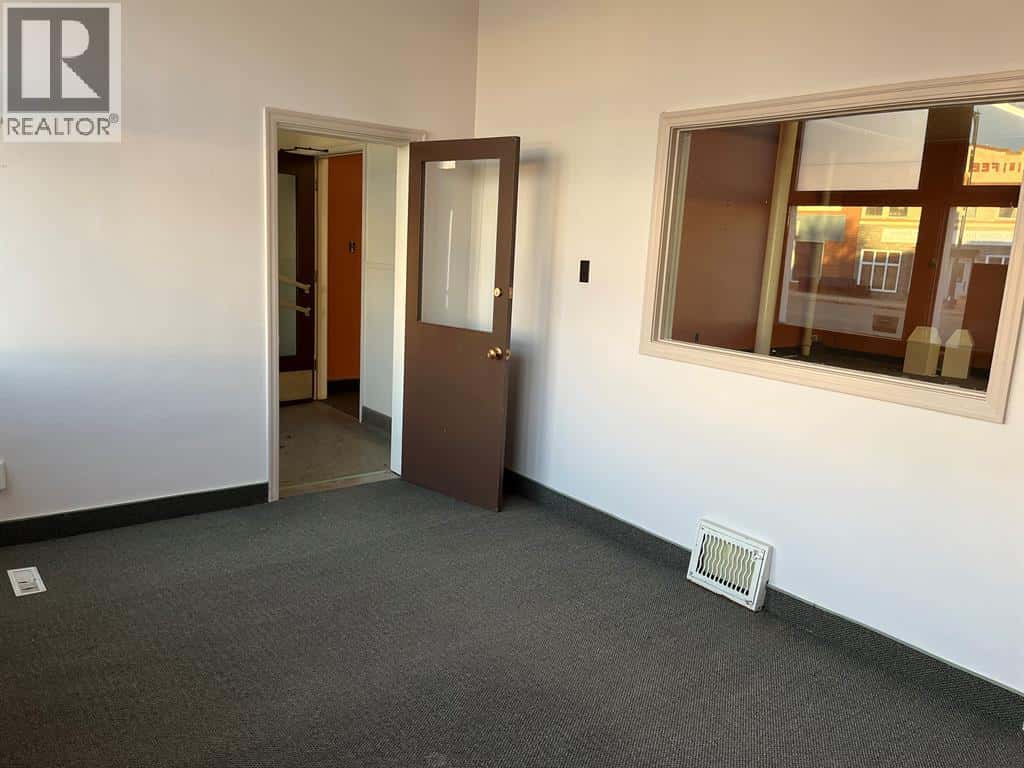 5005 50 Street — Killam, Alberta - Photo 4 of 6