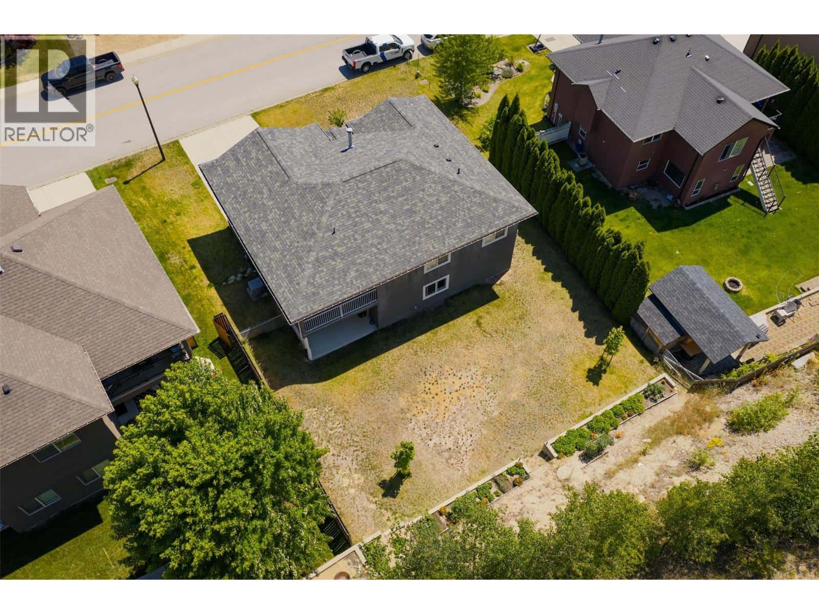 3720 5th Avenue — Castlegar, British Columbia - Photo 5 of 78