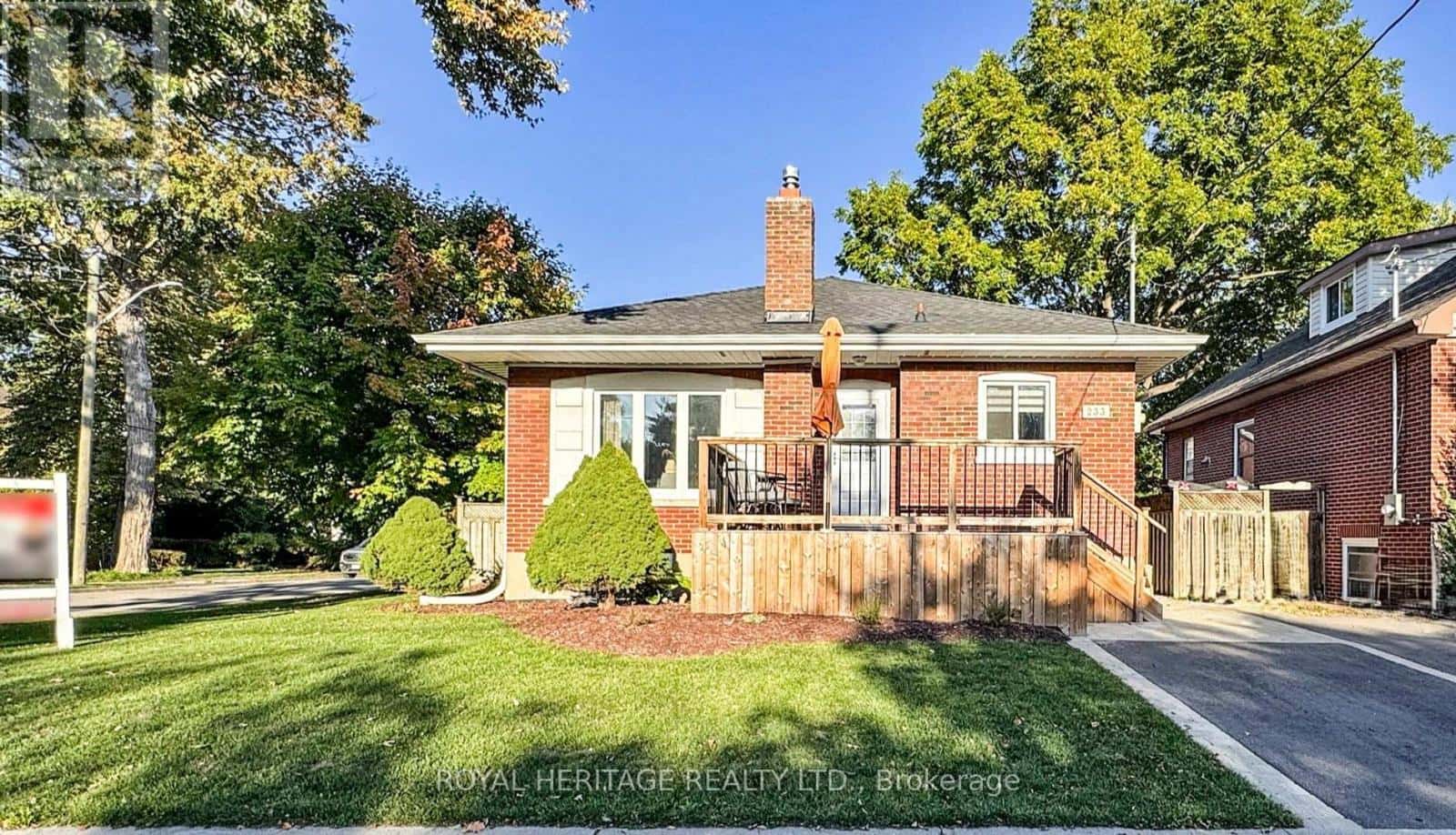 233 PALACE STREET — Whitby (Downtown Whitby), Ontario - Photo 4 of 48