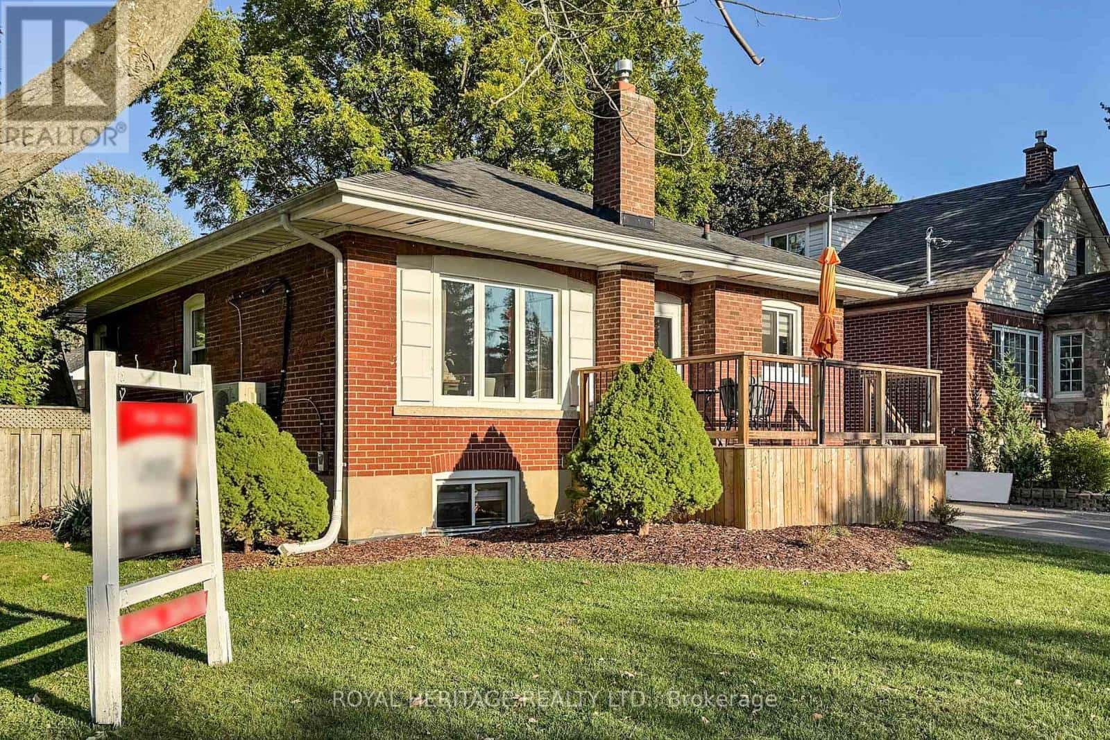 233 PALACE STREET — Whitby (Downtown Whitby), Ontario - Photo 5 of 48