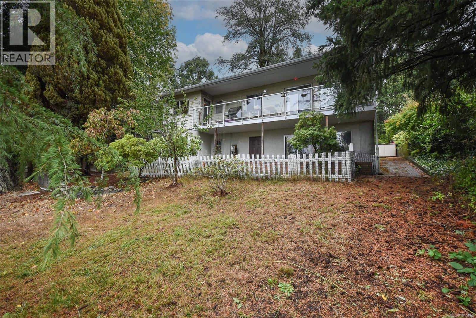 4667 McQuillan Rd — Courtenay, British Columbia - Photo 4 of 42