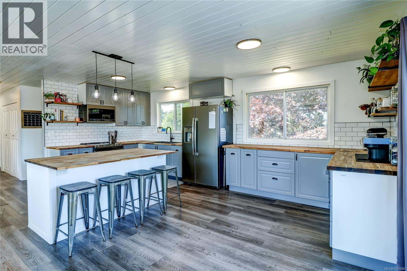 2530 Mountview Cres — Port McNeill, British Columbia - Photo 5 of 28