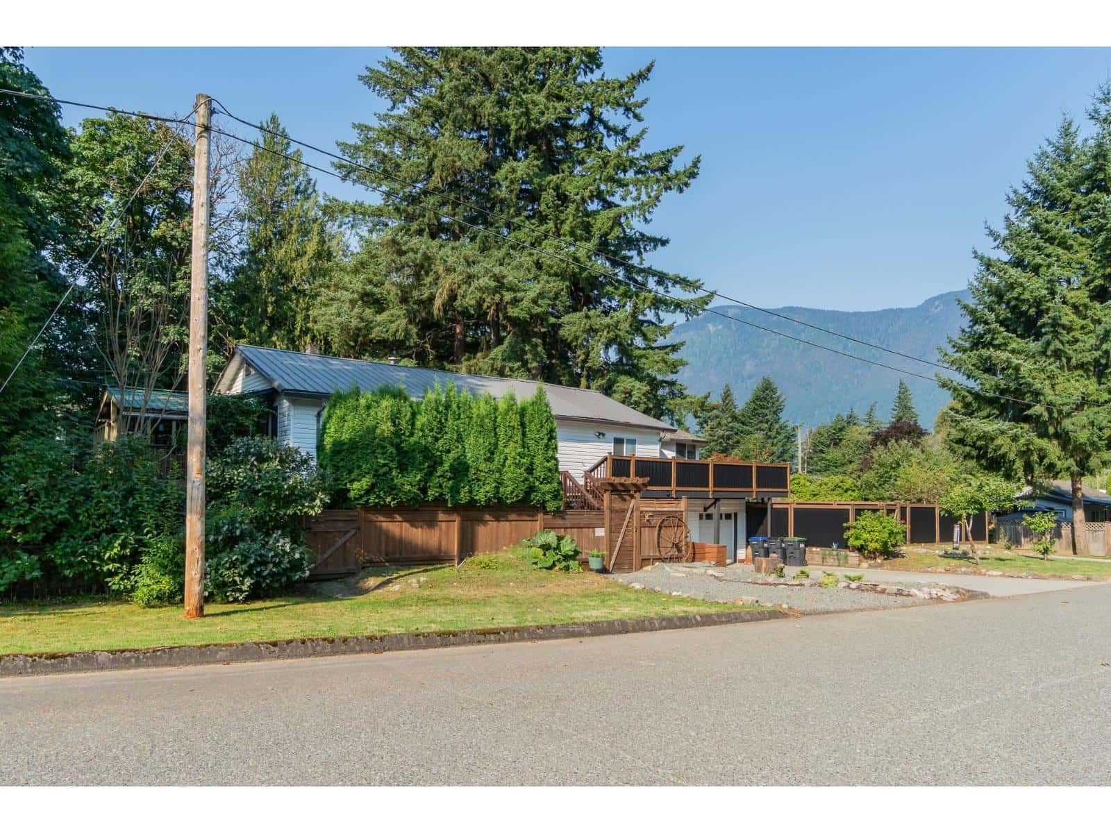 695 HUDSON BAY STREET, Hope — Hope, British Columbia - Photo 4 of 40