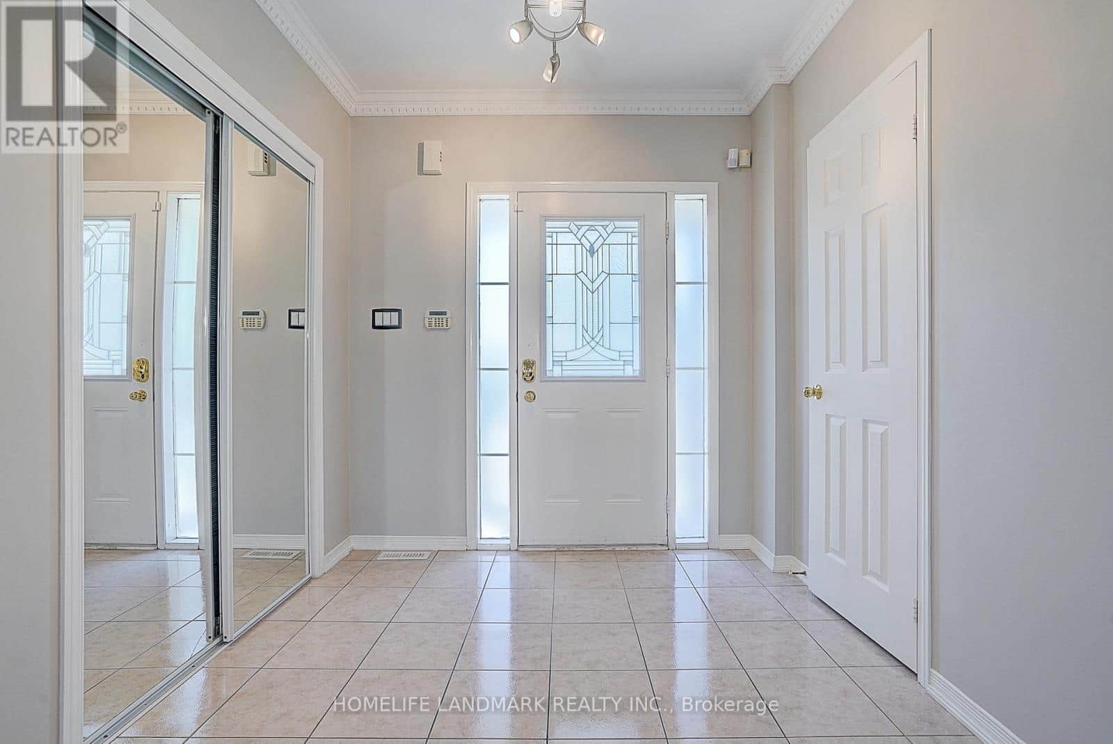 47 WALLWARK STREET - Photo 3 of 36, Aurora, Ontario