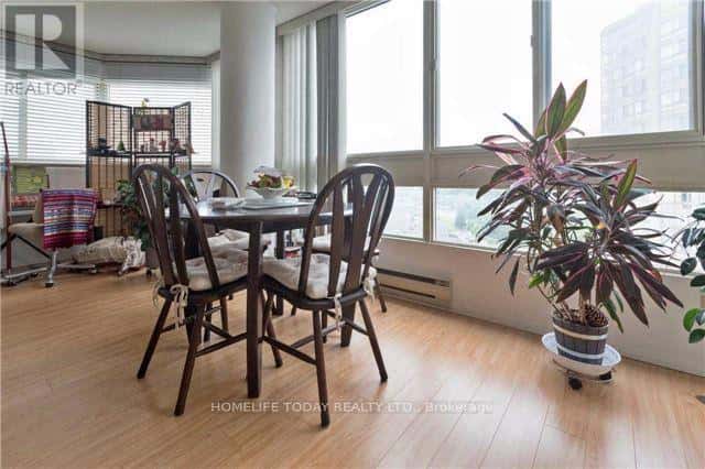 Toronto (Scarborough Village), Ontario — Toronto (Scarborough Village), Ontario - Photo 4 of 15