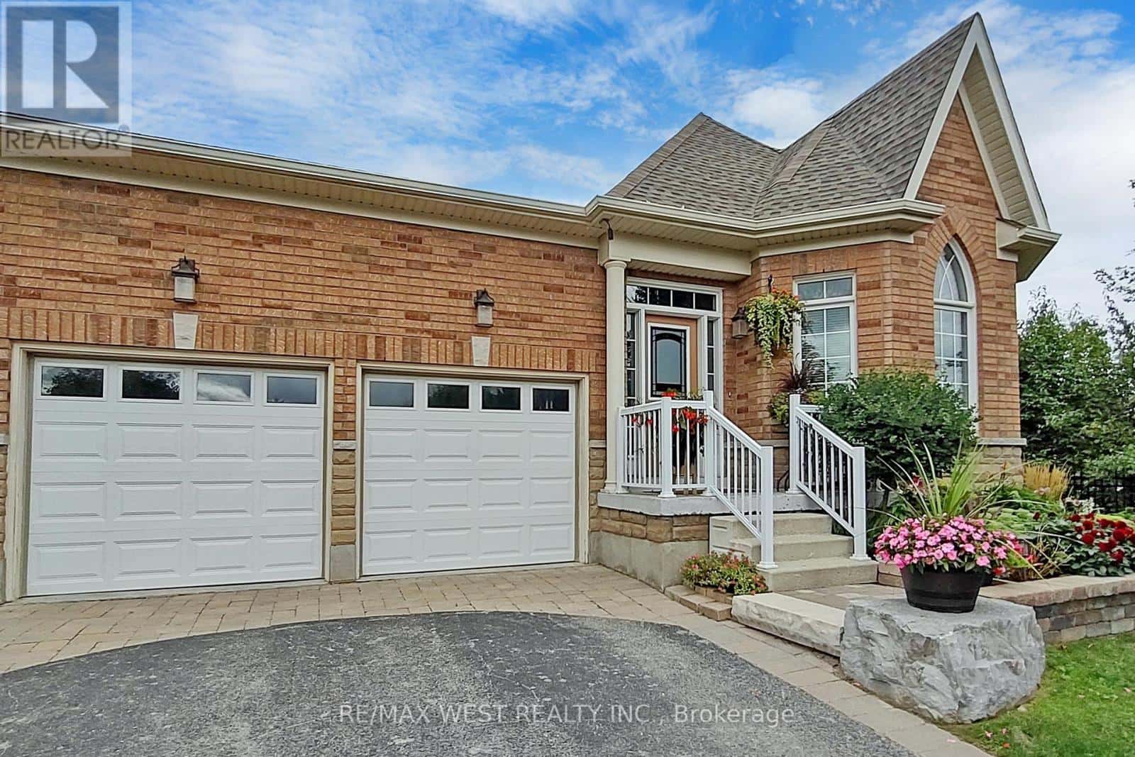 9 ABERFOYLE MILL CRESCENT — Puslinch (Aberfoyle), Ontario - Photo 2 of 48